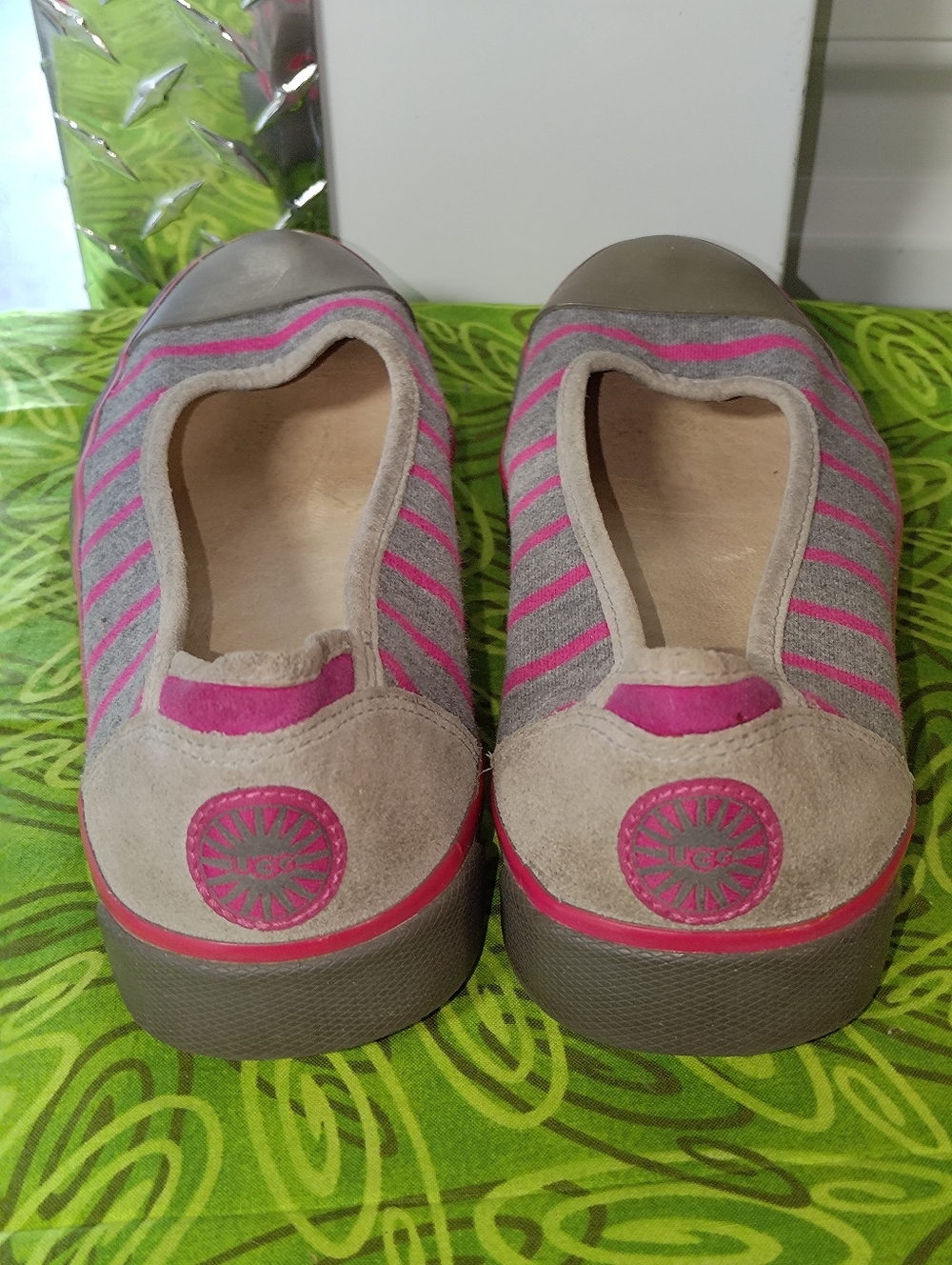 UGG Australia Women's 1796 Neema Gray Pink Striped Flats US 6 - Picture 10 of 15